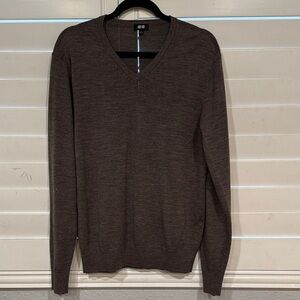 Uniqlo Men's Dark Brown V-Neck Sweater